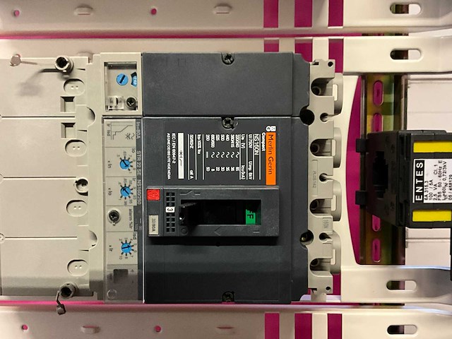 Merlin gerin compact mccb stroomonderbreker - afbeelding 7 van  11