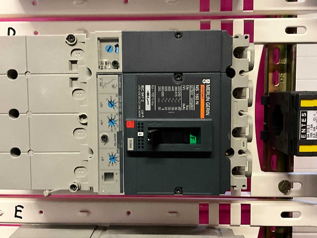 Merlin gerin compact mccb stroomonderbreker - afbeelding 8 van  11