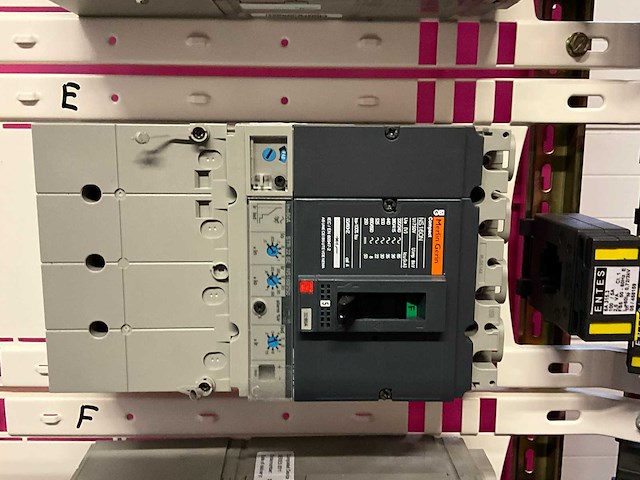 Merlin gerin compact mccb stroomonderbreker - afbeelding 9 van  11