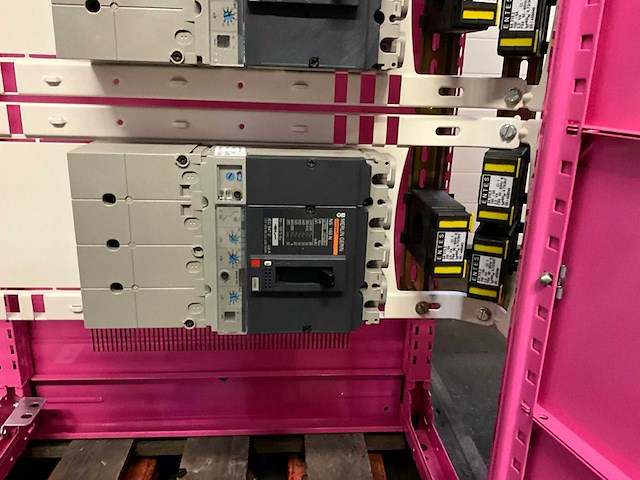 Merlin gerin compact mccb stroomonderbreker - afbeelding 2 van  10