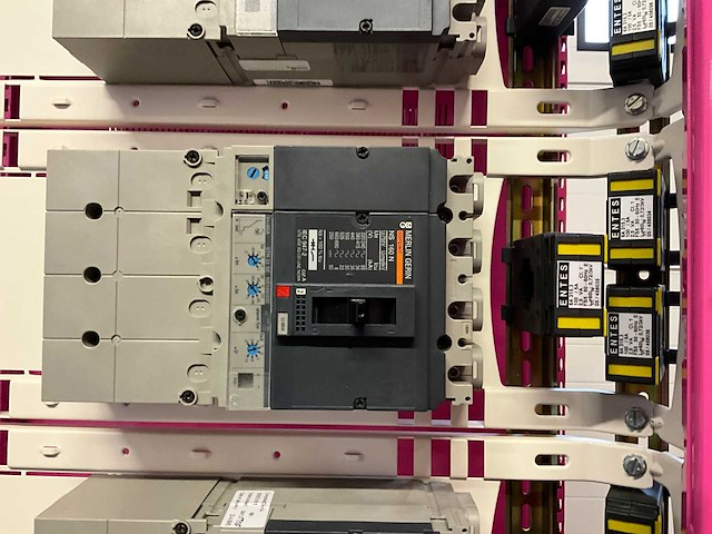 Merlin gerin compact mccb stroomonderbreker - afbeelding 5 van  10