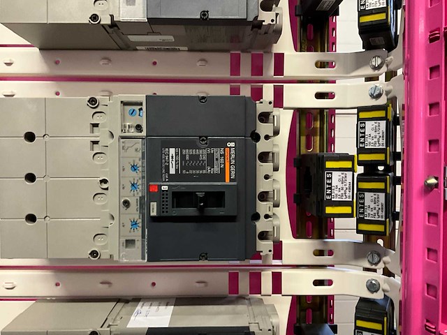 Merlin gerin compact mccb stroomonderbreker - afbeelding 6 van  10