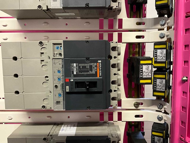 Merlin gerin compact mccb stroomonderbreker - afbeelding 7 van  10