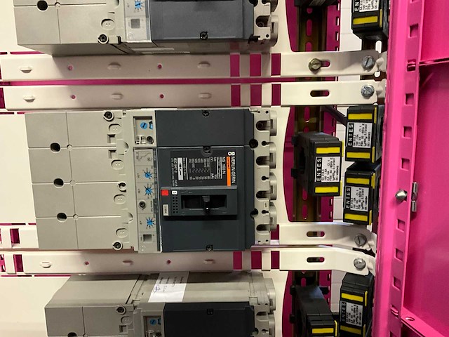 Merlin gerin compact mccb stroomonderbreker - afbeelding 8 van  10