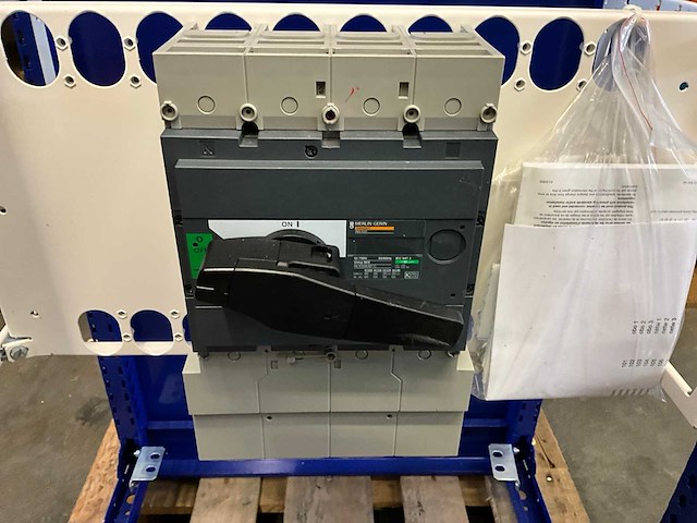 Merlin gerin compact mccb stroomonderbreker - afbeelding 2 van  12