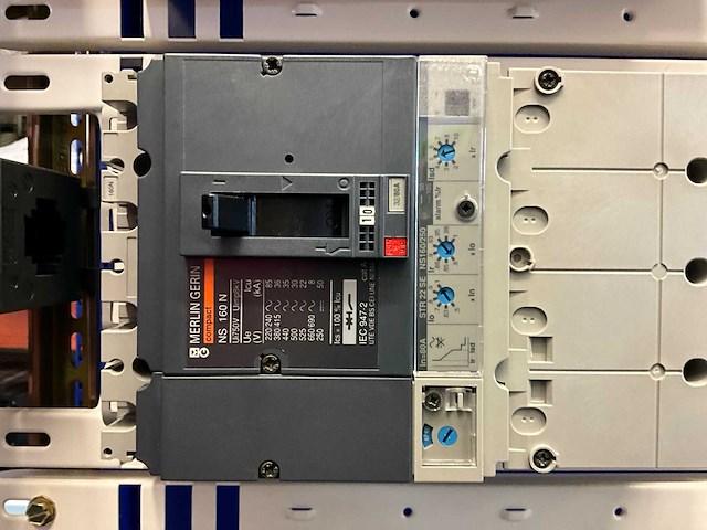 Merlin gerin compact mccb stroomonderbreker - afbeelding 9 van  12