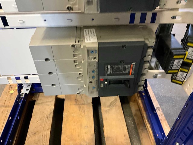 Merlin gerin compact mccb stroomonderbreker - afbeelding 3 van  12