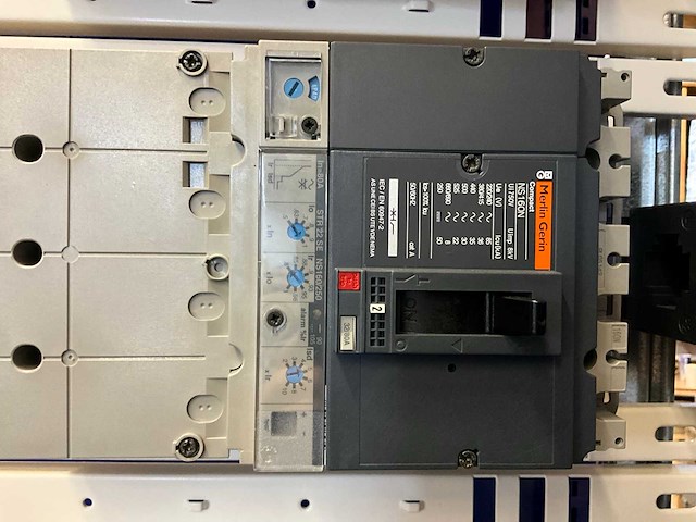 Merlin gerin compact mccb stroomonderbreker - afbeelding 8 van  12