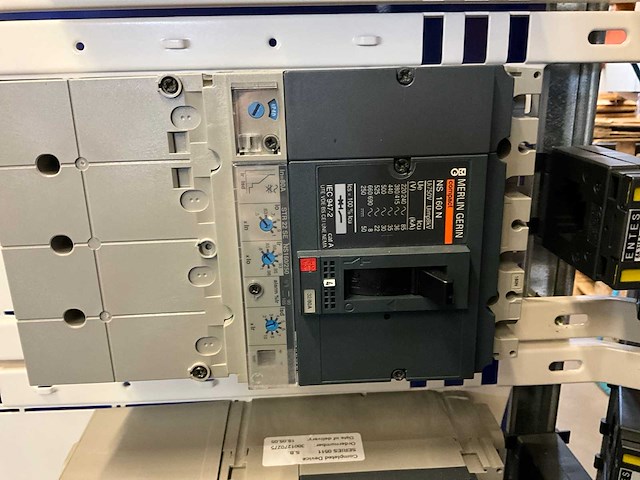 Merlin gerin compact mccb stroomonderbreker - afbeelding 10 van  12