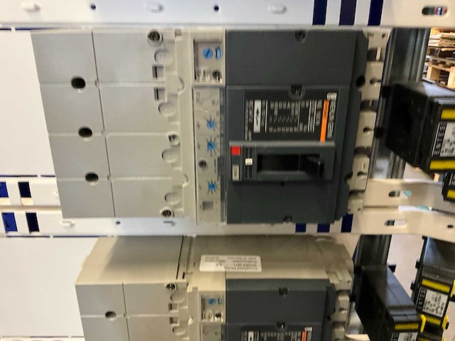 Merlin gerin compact mccb stroomonderbreker - afbeelding 11 van  12