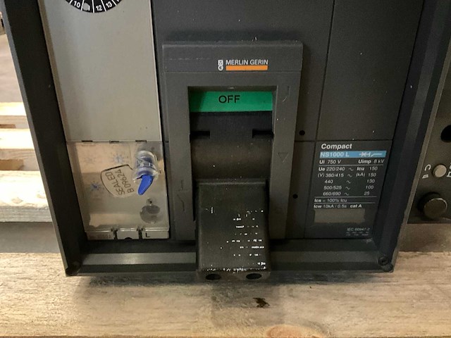 Merlin gerin compact ns 1000 l 1000a circuit breaker - afbeelding 4 van  4
