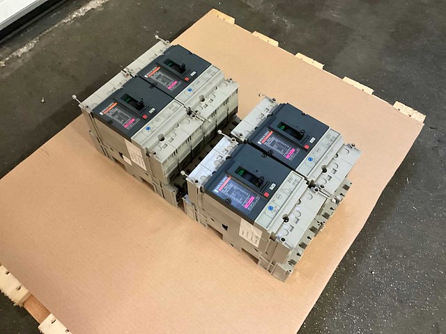 Merlin gerin compact ns 100h / 80 a mccb circuit breaker (4x) - afbeelding 2 van  4