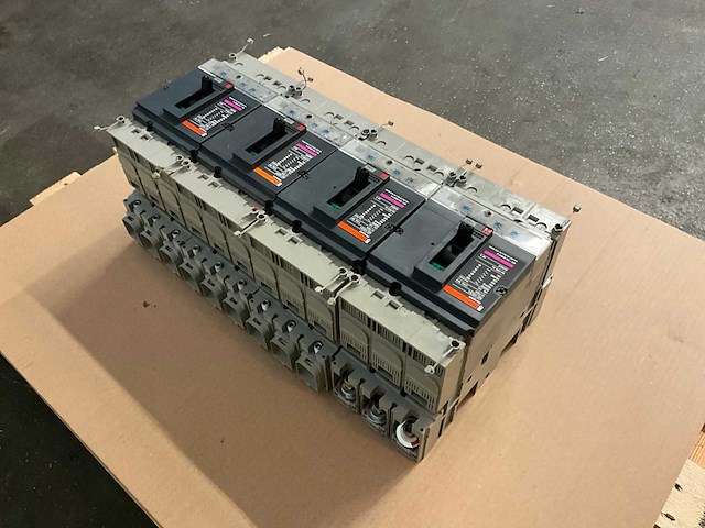 Merlin gerin compact ns 100h / 80 a mccb circuit breaker (4x) - afbeelding 2 van  4