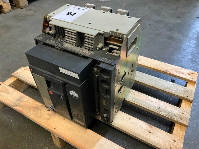 Merlin gerin compact ns 1600 h 1600a air circuit breaker - afbeelding 2 van  5