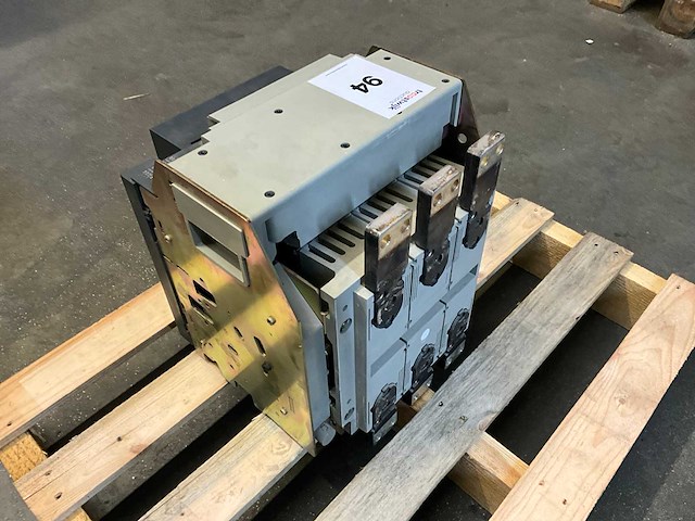 Merlin gerin compact ns 1600 h 1600a air circuit breaker - afbeelding 3 van  5