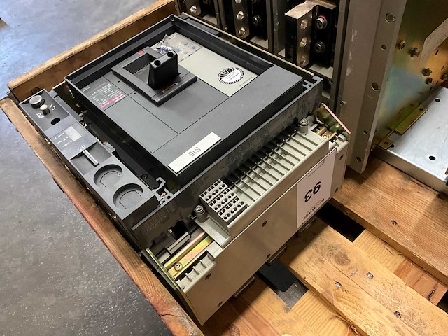 Merlin gerin compact ns 1600 h 1600a circuit breaker - afbeelding 2 van  3