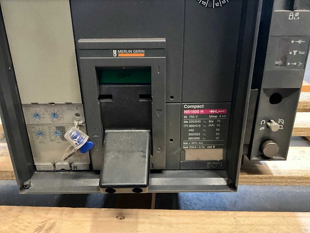 Merlin gerin compact ns 1600h 1600a circuit breaker - afbeelding 5 van  5