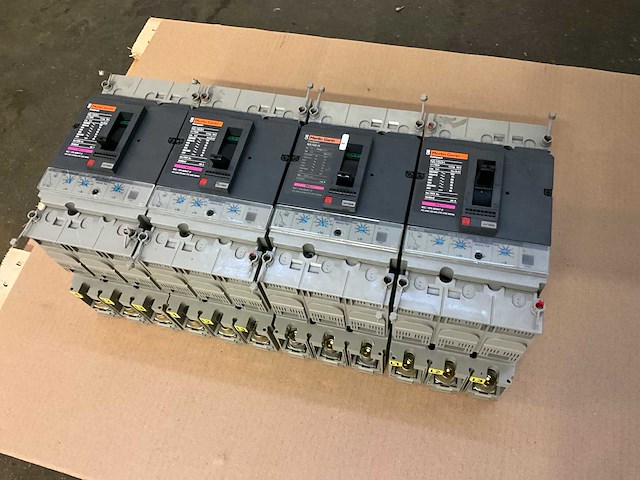 Merlin gerin compact ns 160h / 160 a mccb circuit breaker (4x) - afbeelding 1 van  4