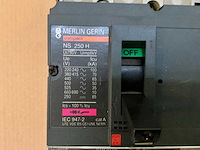 Merlin gerin compact ns 250 h/ 250 a mccb circuit breaker (4x) - afbeelding 3 van  4