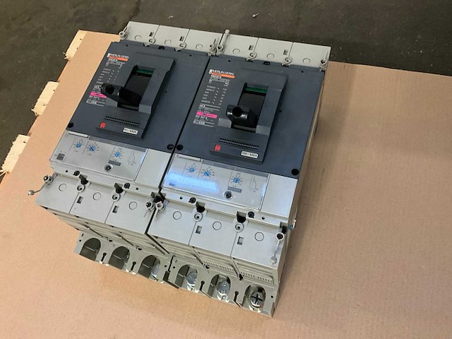 Merlin gerin compact ns630h / 630 a mccb circuit breaker (2x) - afbeelding 1 van  5