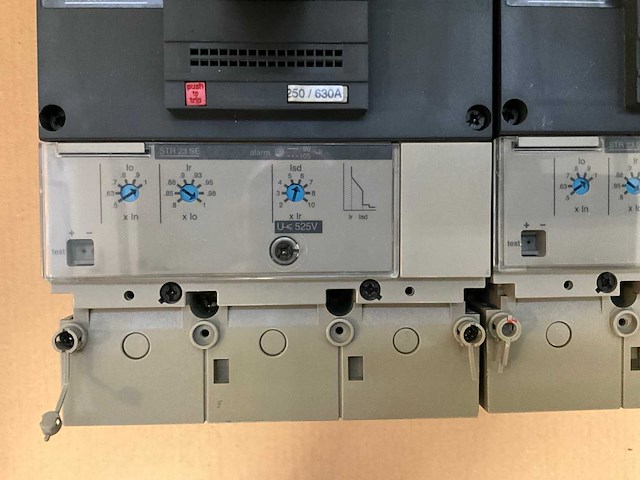 Merlin gerin compact ns630h / 630 a mccb circuit breaker (2x) - afbeelding 5 van  5