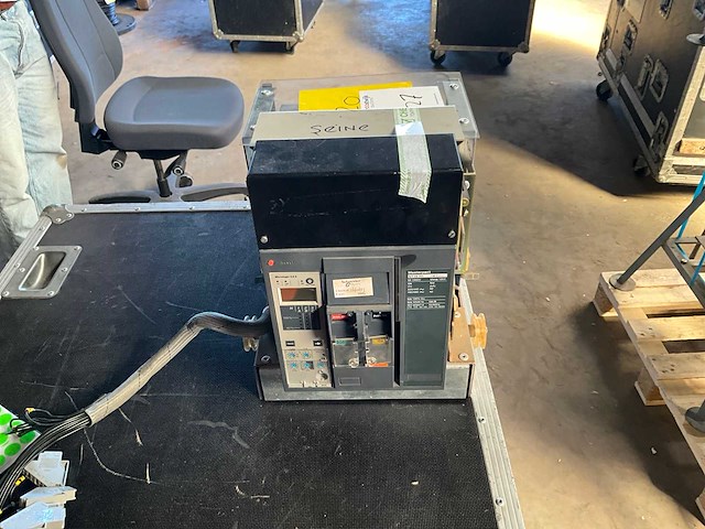 Merlin gerin masterpact nt16 h1 1600a 3 polig generator automaat - afbeelding 4 van  6