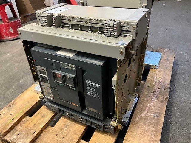 Merlin gerin masterpact nw20 h1 / 2000 a air circuit breker - afbeelding 1 van  5