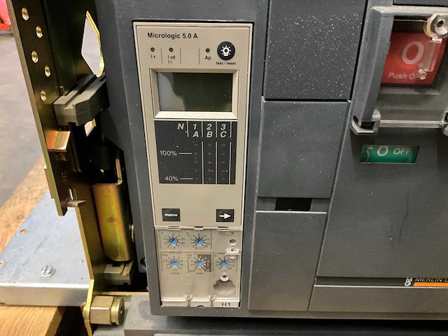 Merlin gerin masterpact nw20 h1 / 2000 a air circuit breker - afbeelding 4 van  5