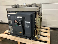 Merlin gerin masterpact nw25 h1 / 2500 a air circuit breker