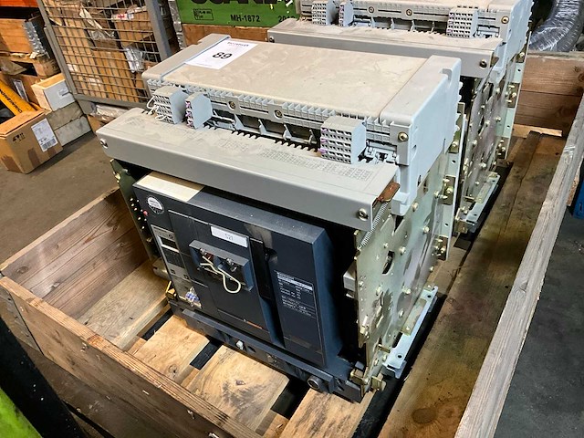 Merlin gerin masterpact nw25 h1 / 2500 a air circuit breker - afbeelding 1 van  5