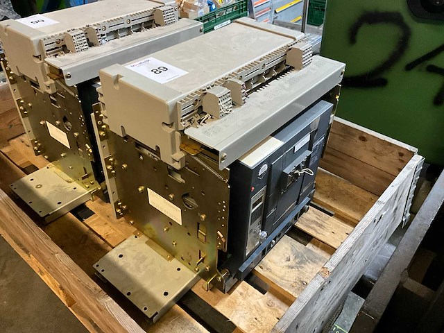 Merlin gerin masterpact nw25 h1 / 2500 a air circuit breker - afbeelding 2 van  5