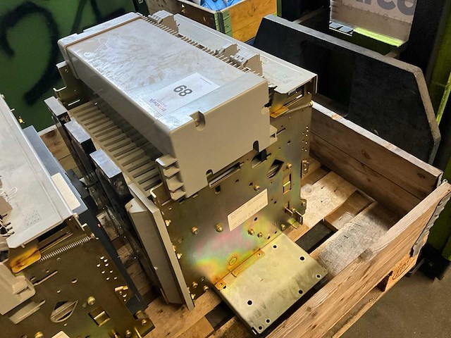 Merlin gerin masterpact nw25 h1 / 2500 a air circuit breker - afbeelding 3 van  5