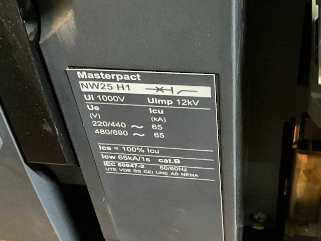 Merlin gerin masterpact nw25 h1 / 2500 a air circuit breker - afbeelding 5 van  5