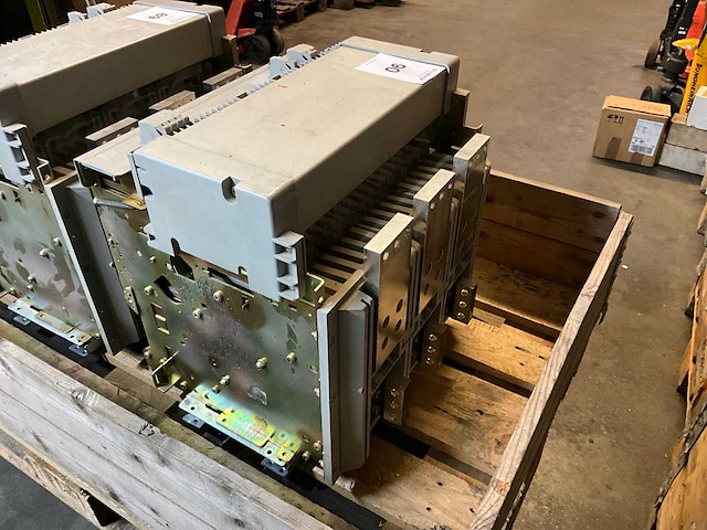 Merlin gerin masterpact nw25 h1 / 2500 a air circuit breker - afbeelding 2 van  7