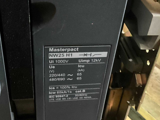 Merlin gerin masterpact nw25 h1 / 2500 a air circuit breker - afbeelding 7 van  7