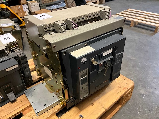 Merlin gerin masterpact nw32 h1 / 3200 a air circuit breker - afbeelding 2 van  6