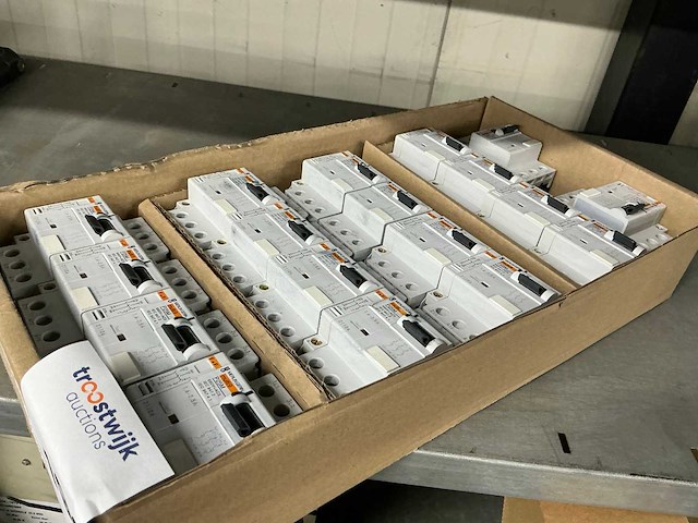 Merlin gerin multi 9 motorbeveiligingsschakelaar (28x) - afbeelding 8 van  8