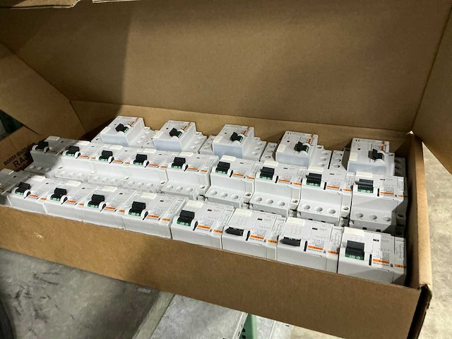 Merlin gerin multi 9 motorbeveiligingsschakelaar (45x) - afbeelding 8 van  9