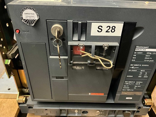 Merlin gerin nw 25 ha/ 2500 a breaker - afbeelding 4 van  5