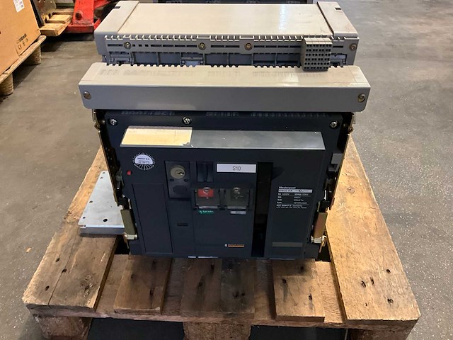 Merlin gerin nw 32 ha/ 3200 a breaker - afbeelding 2 van  5