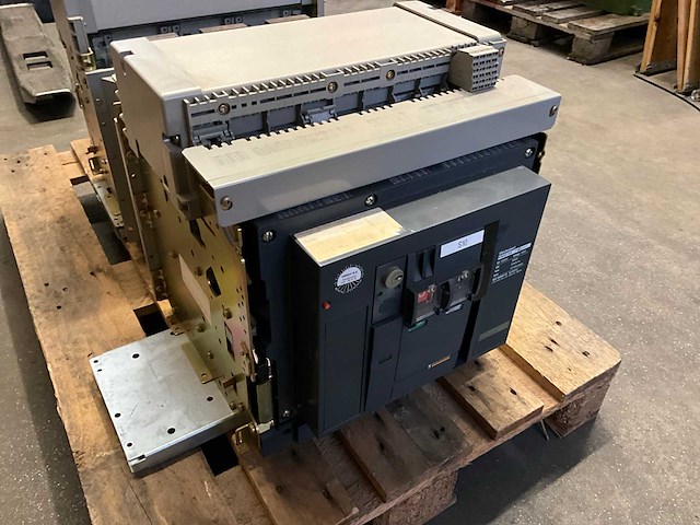 Merlin gerin nw 32 ha/ 3200 a breaker - afbeelding 3 van  5