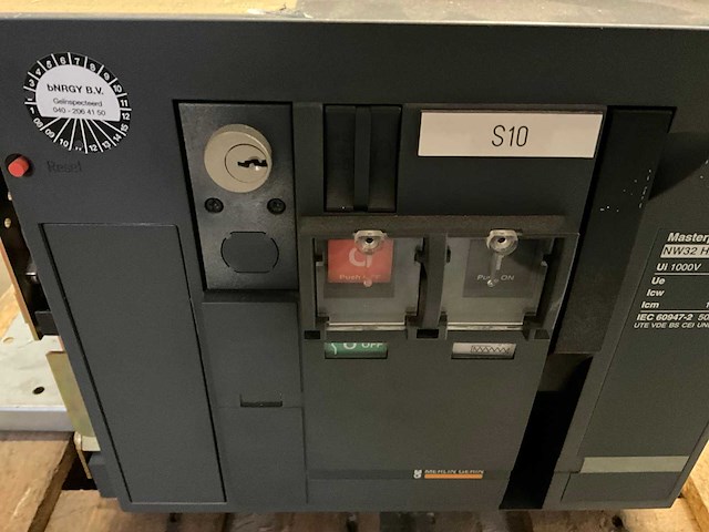Merlin gerin nw 32 ha/ 3200 a breaker - afbeelding 4 van  5