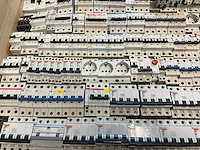 Merlin gerin schakelmateriaal - afbeelding 4 van  4