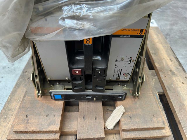 Merlin gerin / schneider electric - industriële vermogensschakelaar selpact ds2 1600a - afbeelding 6 van  9