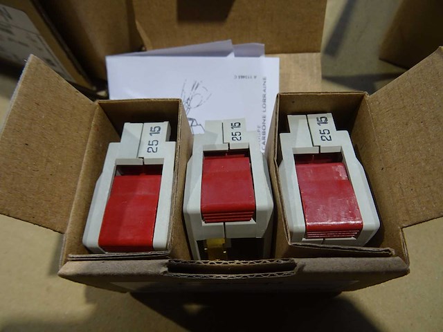 Mersen - partij elektra installatiemateriaal - afbeelding 5 van  6