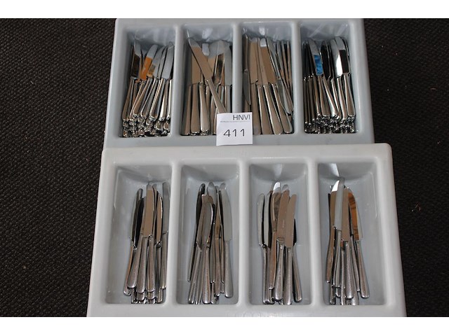 Messen arthur krub in drie bestekbakken. ruim 200 stuks. - afbeelding 1 van  3