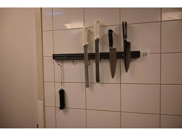 Messen magneetstrip inclusief keukenmessen - afbeelding 1 van  2