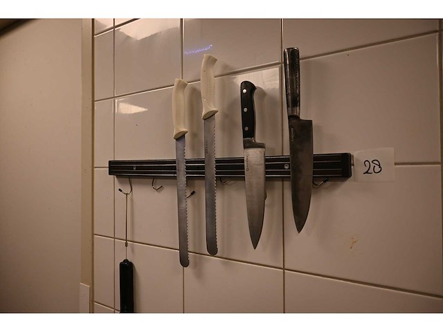 Messen magneetstrip inclusief keukenmessen - afbeelding 2 van  2