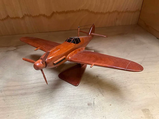 Messerschmitt bf109 houten modelvliegtuig - afbeelding 1 van  8