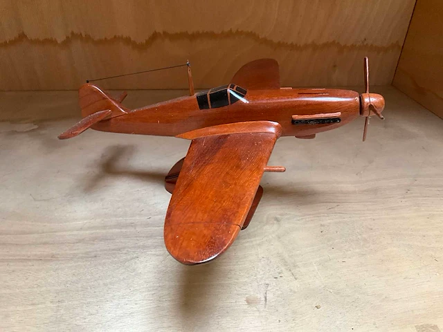 Messerschmitt bf109 houten modelvliegtuig - afbeelding 5 van  8